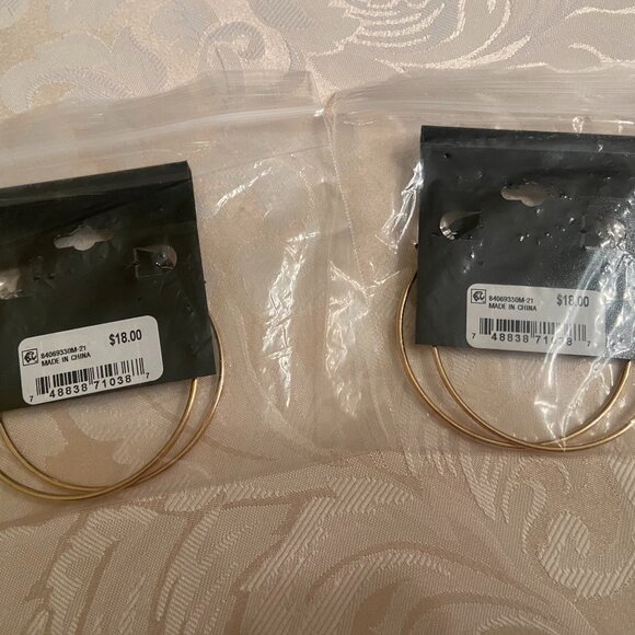 Set of 2 Guess Earrings - Both Gold Tone - Approx. 2" - … - Picture 3 of 3